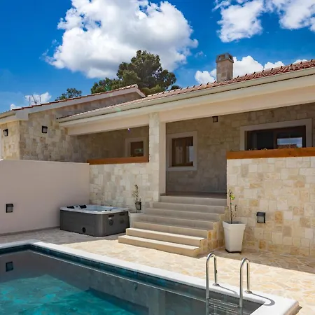 In Mit Privatem Pool Nyaraló