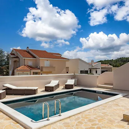 Σπίτι διακοπών In Mit Privatem Pool *