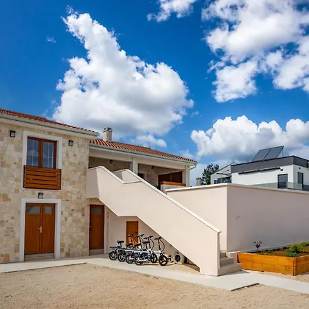 In Mit Privatem Pool Holiday home Pridraga