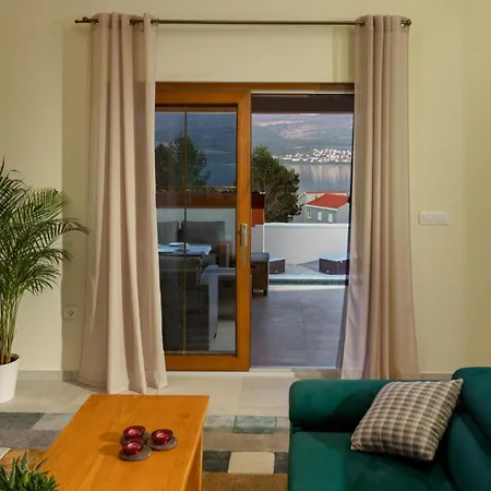 In Mit Privatem Pool Σπίτι διακοπών *