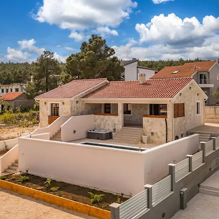 Σπίτι διακοπών In Mit Privatem Pool