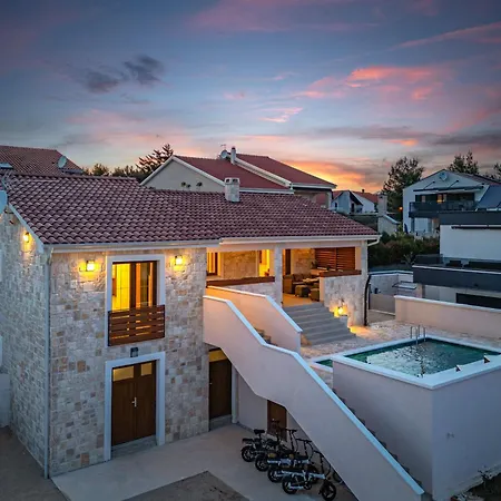 In Mit Privatem Pool Holiday home Pridraga